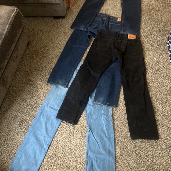 Levi Jeans- 36W 34L - Picture 2 of 2